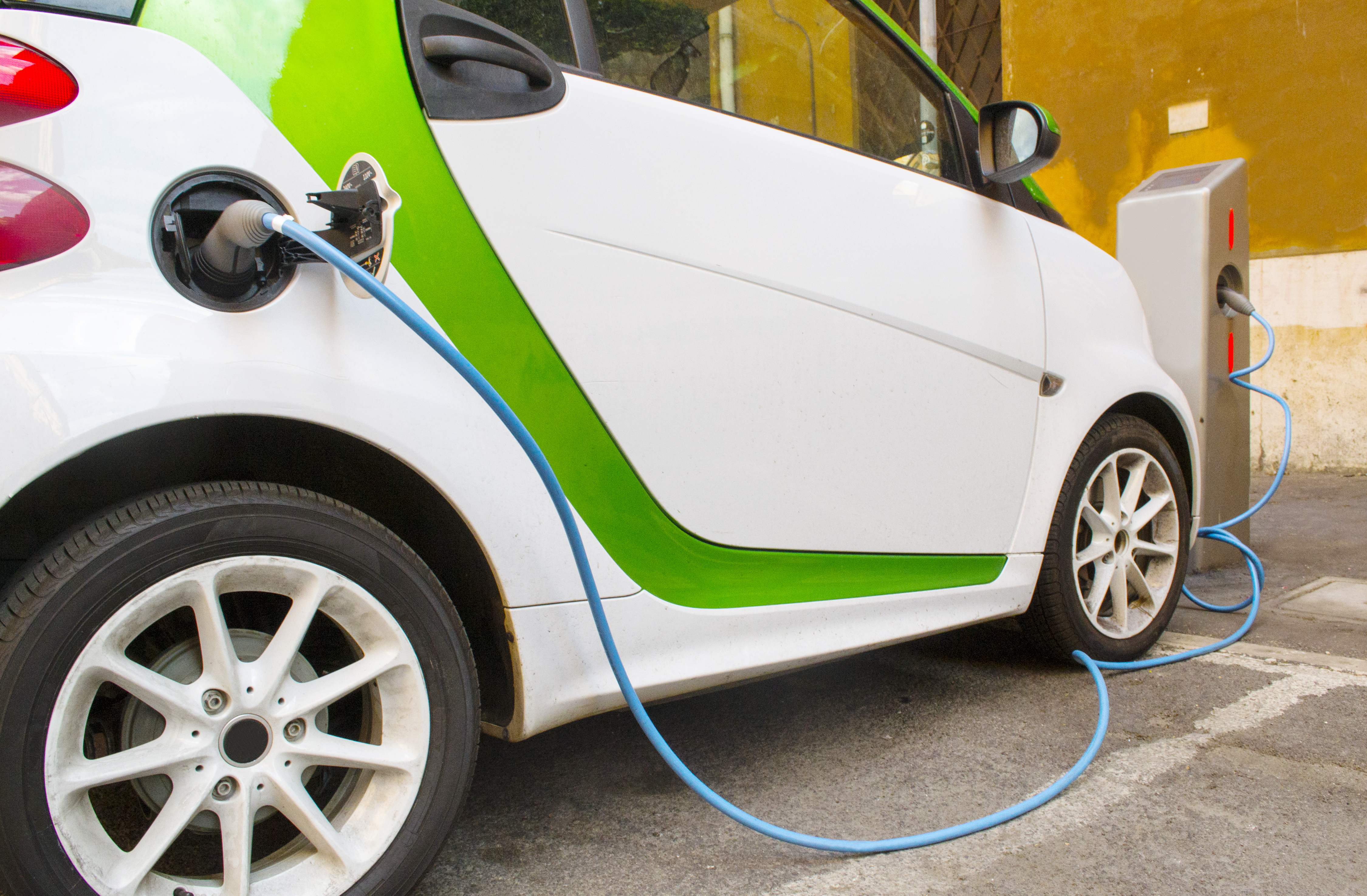 Auto elettriche: oltre 78mila punti di ricarica in Italia